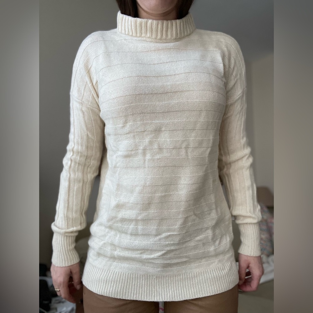 Theory cream colour cashmere sweater